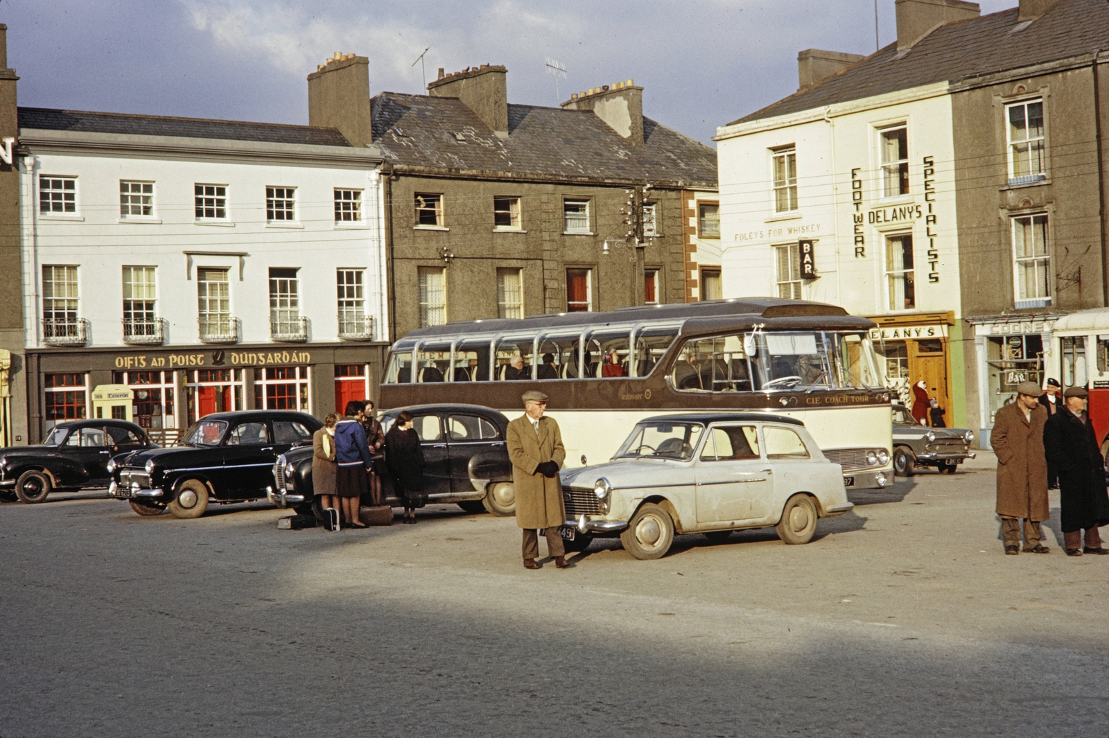 Írország, Dungarvan, Grattan Square., 1964, UWM Libraries, Harrison Forman, Fortepan #258928