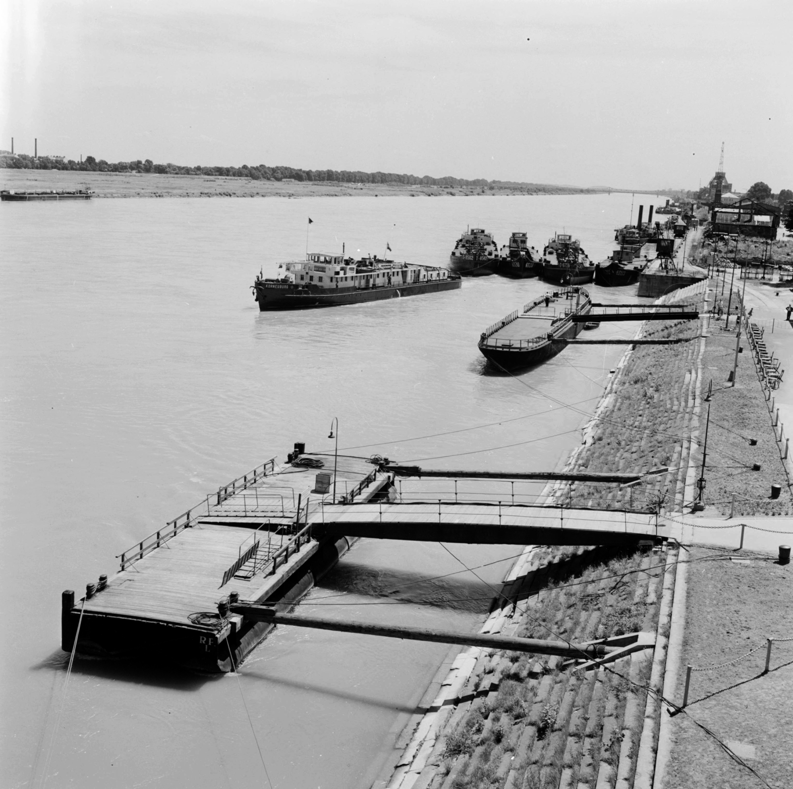 Austria, 1956, UWM Libraries, shore, port, barge, photo aspect ratio: square, Fortepan #258960