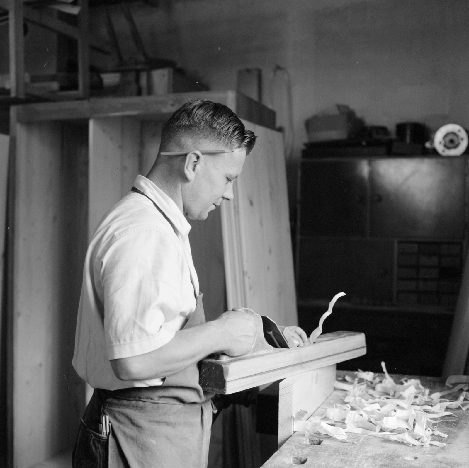 Austria, a felvétel egy asztalosműhelyben készült., 1956, UWM Libraries, photo aspect ratio: square, carpenter, pencil, Fortepan #258968