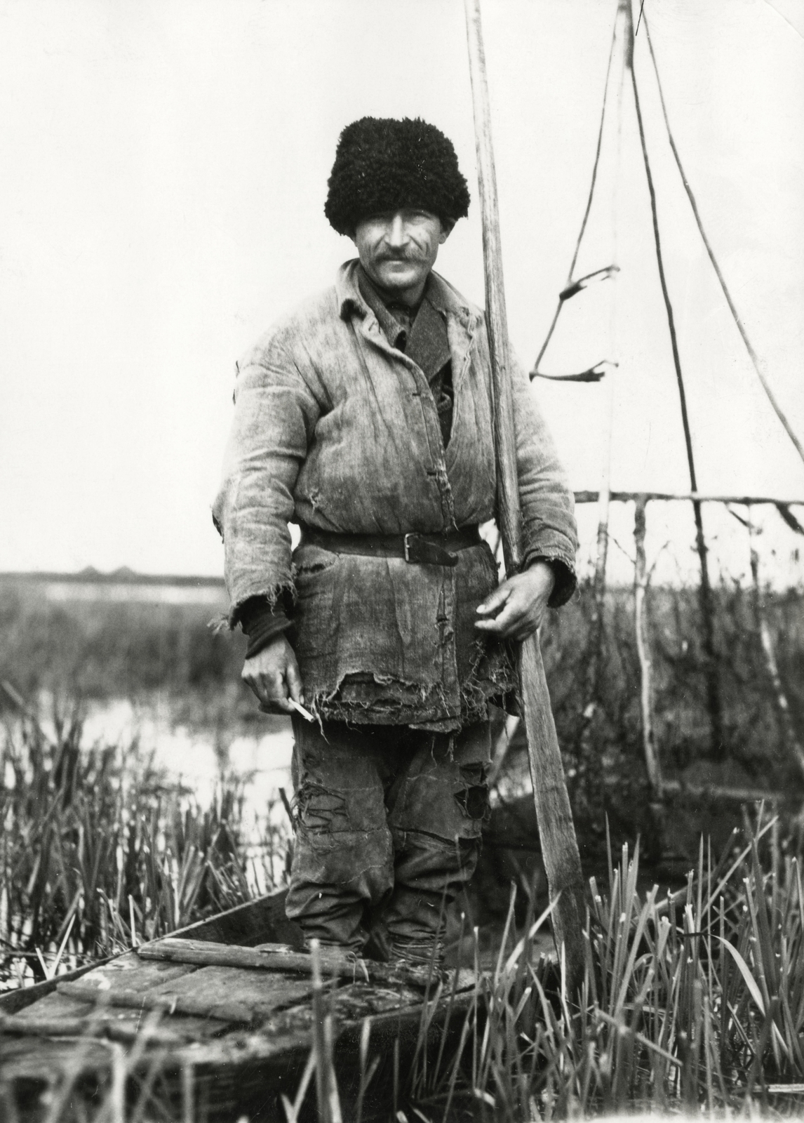 Belarus, Pripjaty- / Pinszk- mocsár, halász varsával., 1934, UWM Libraries, boat, extinct crafts, Fortepan #259013