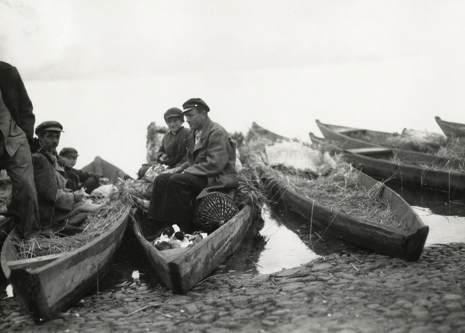 Belarus, a környező településekről, a Pina folyón és a csatornákon, a havi vásárra érkező és ott árusító kereskedők., 1934, UWM Libraries, Fortepan #259043