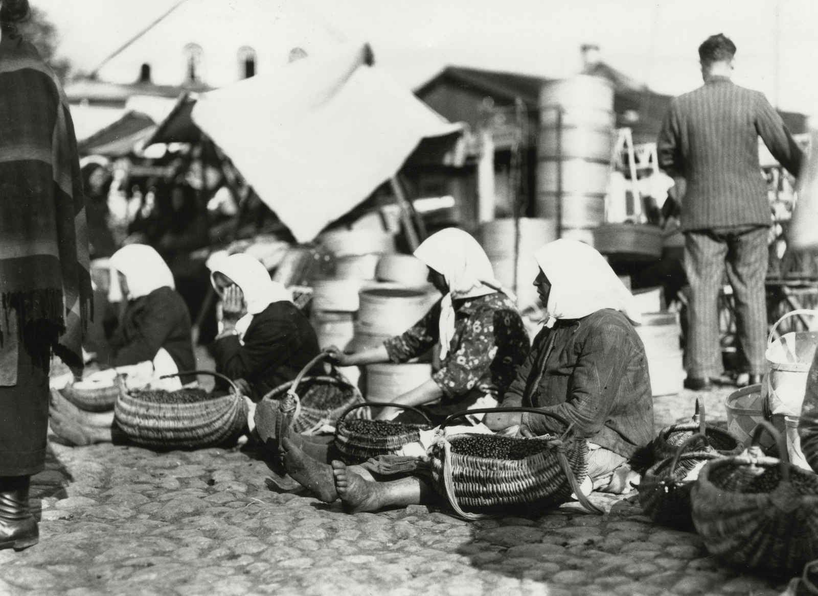 Belarus, a felvétel a havi, lengyel piac alkalmával készült., 1934, UWM Libraries, basket, seller, Fortepan #259055