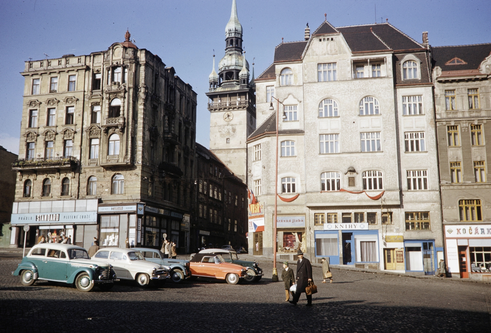 Czech Republik, Brno, Piactér (Zelným trh), háttérben a régi városháza., 1960, UWM Libraries, colorful, Fortepan #259148