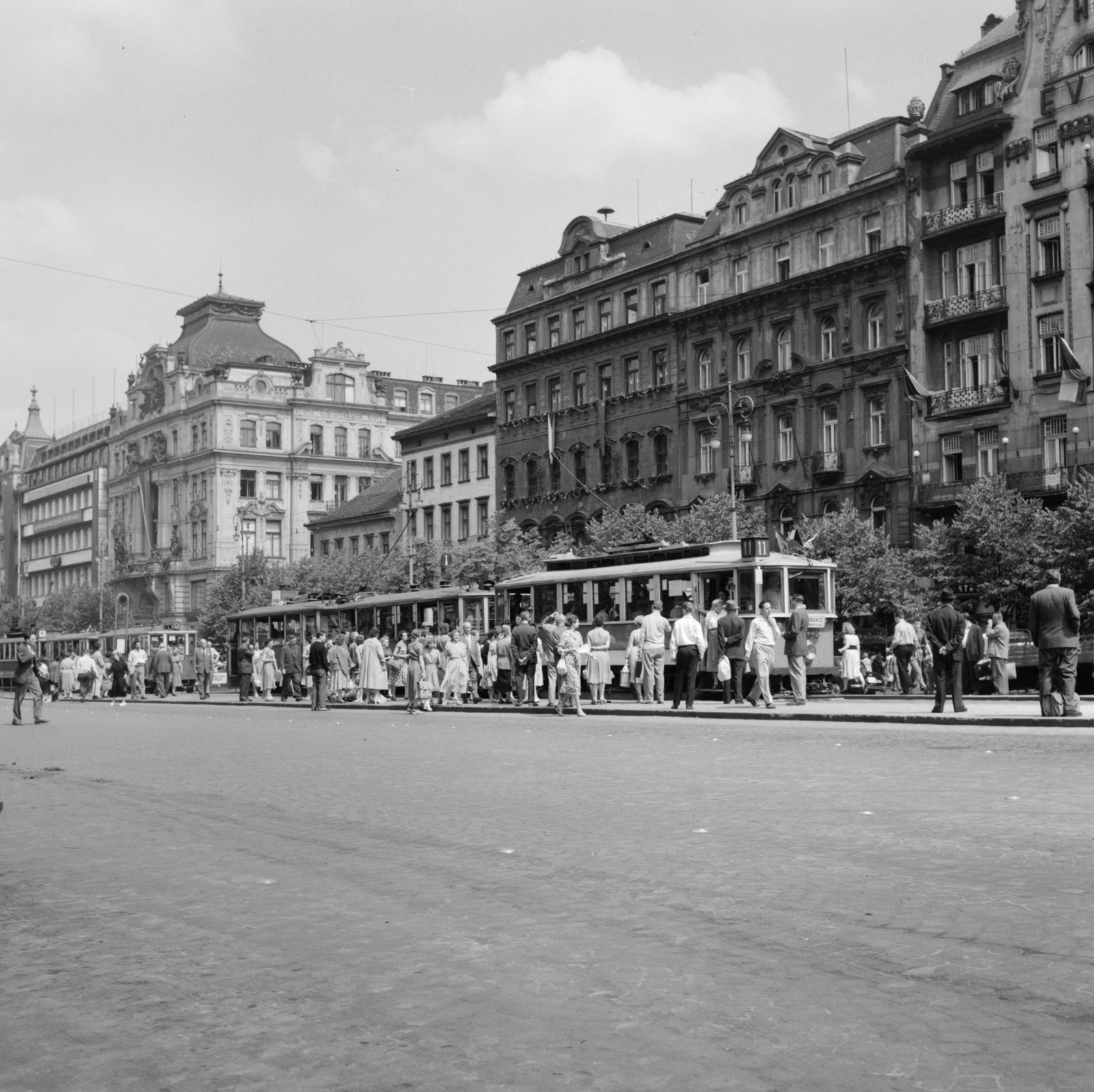 Czech Republik, Prague, Vencel tér (Václavské námestí) a Jindřišská ulice felé nézve., 1961, UWM Libraries, street view, tram, Fortepan #259154