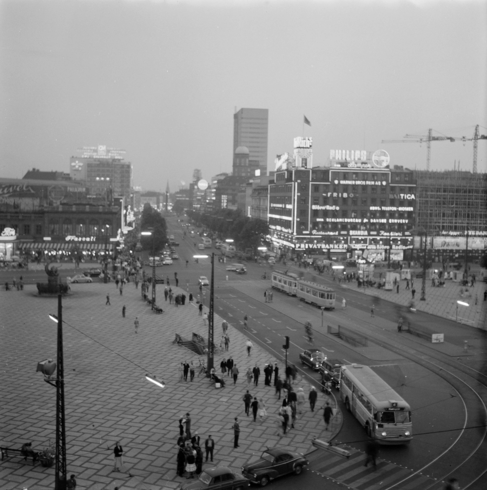 Denmark, Copenhagen, Rådhuspladsen, kilátás a Városháza tornyából., 1959, UWM Libraries, crosswalk, Fortepan #259156