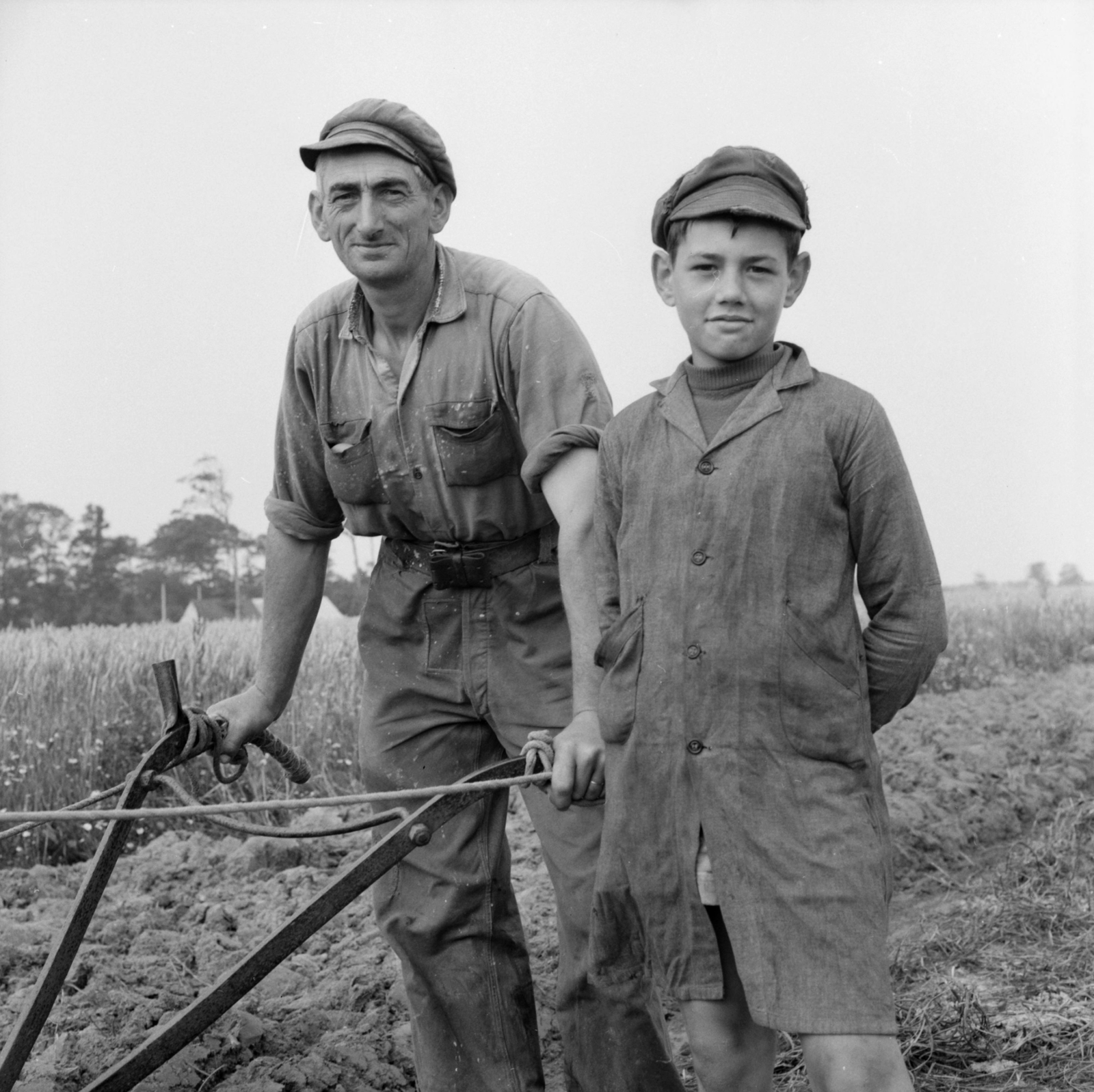 France, Normandia., 1958, UWM Libraries, photo aspect ratio: square, boy, working clothes, overall, double portrait, visor cap, plow, Fortepan #259178