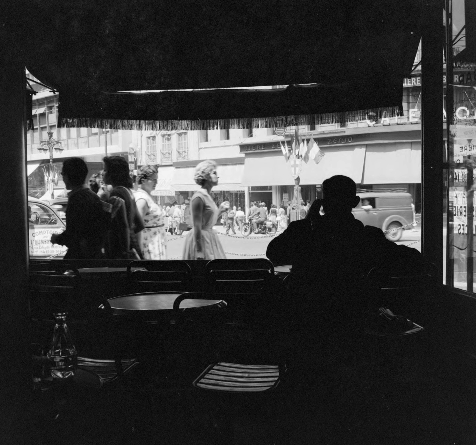 France, Marseille, terasz a Boulevard Garibaldi - La Canebière sarkán, szemben a La Canebière - Boulevard Dugommier sarok., 1958, UWM Libraries, Best of, back, photo aspect ratio: square, Fortepan #259179