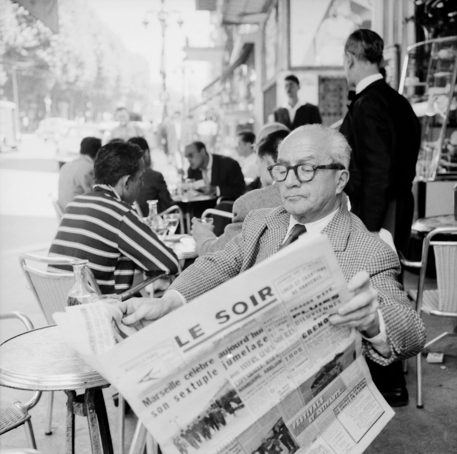France, Marseille, 1958, UWM Libraries, newspaper, reading, photo aspect ratio: square, french sign, Fortepan #259203