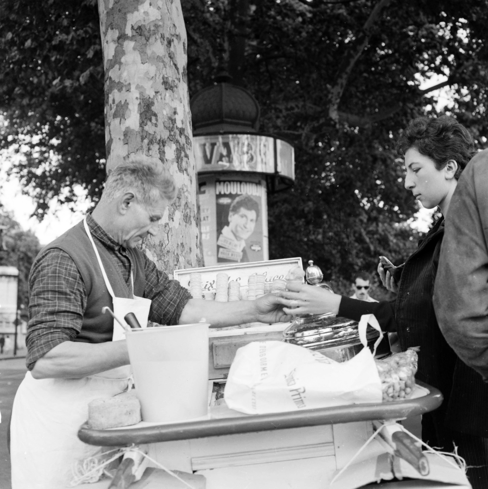 France, 1958, UWM Libraries, photo aspect ratio: square, ice cream seller, Fortepan #259220