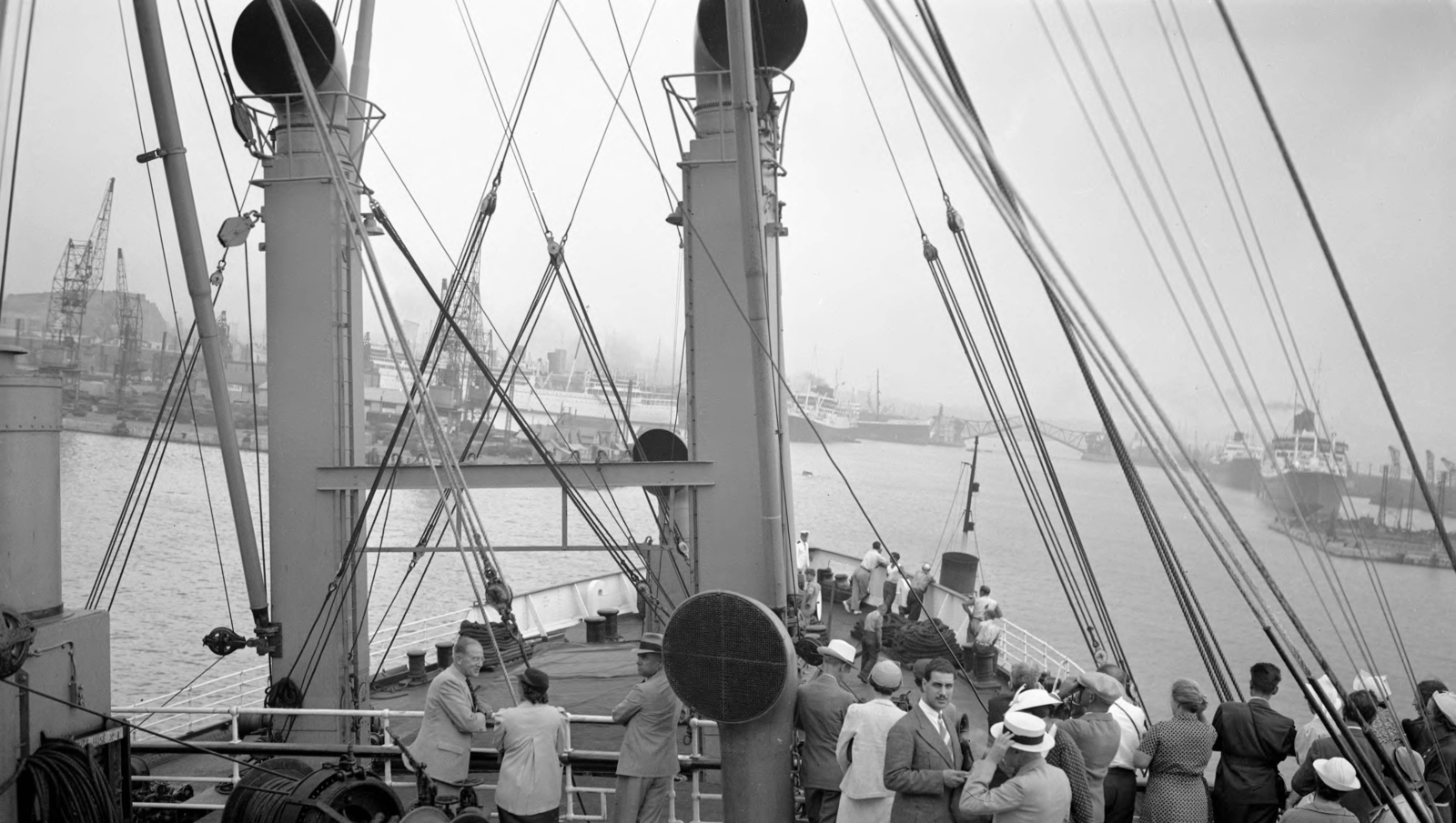 France, Marseille, a kikötő az SS Exochorda fedélzetéről, háttérben a Pont de la Pinède felnyitható híd., 1937, UWM Libraries, Fortepan #259224