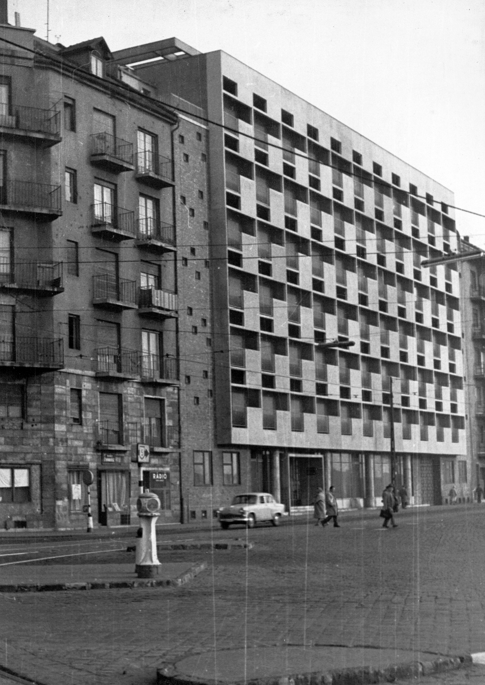 Magyarország, Budapest IX., Soroksári út eleje a Boráros térnél a Tinódi utca felé nézve., 1964, Ferencvárosi Helytörténeti Gyűjtemény, Moszkvics-márka, csibilámpa, munkásszálló, Budapest, Fortepan #25923