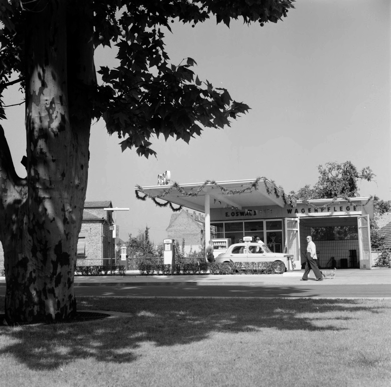 Germany, Klosterstrasse 27., 1958, UWM Libraries, FRG, photo aspect ratio: square, gas station, german text, Fortepan #259293