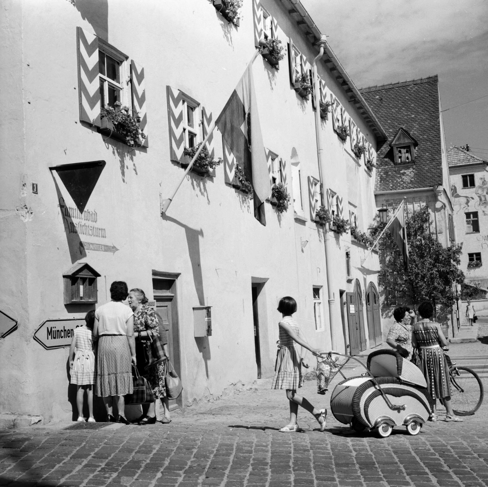 Germany, Marienplatz 1., Városháza (Rathaus Stadt)., 1958, UWM Libraries, baby carriage, FRG, photo aspect ratio: square, Fortepan #259299