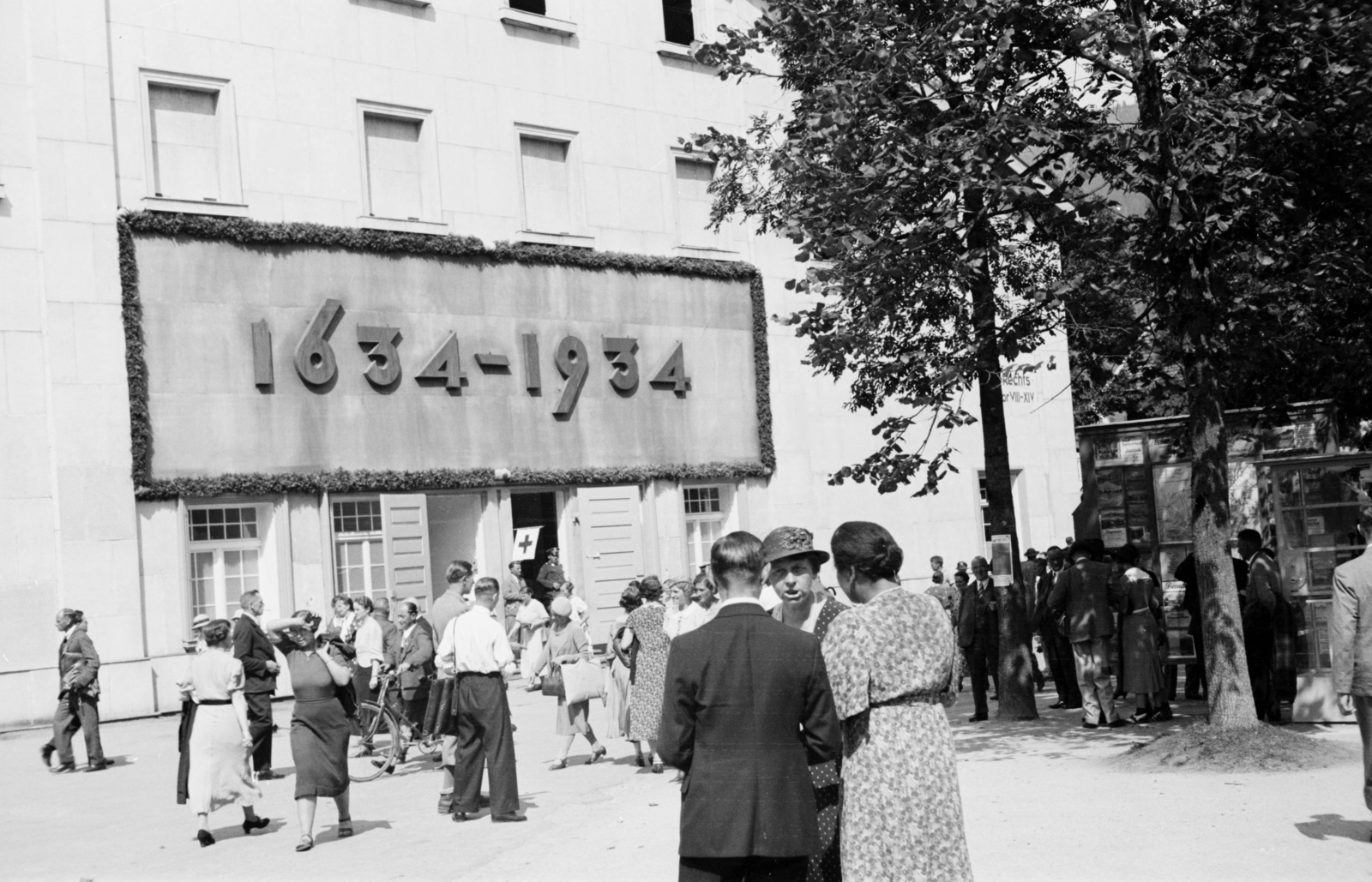Germany, Oberammergau, Othmar-Weis-Strasse, a Passionstheater déli bejárata., 1934, UWM Libraries, Fortepan #259332