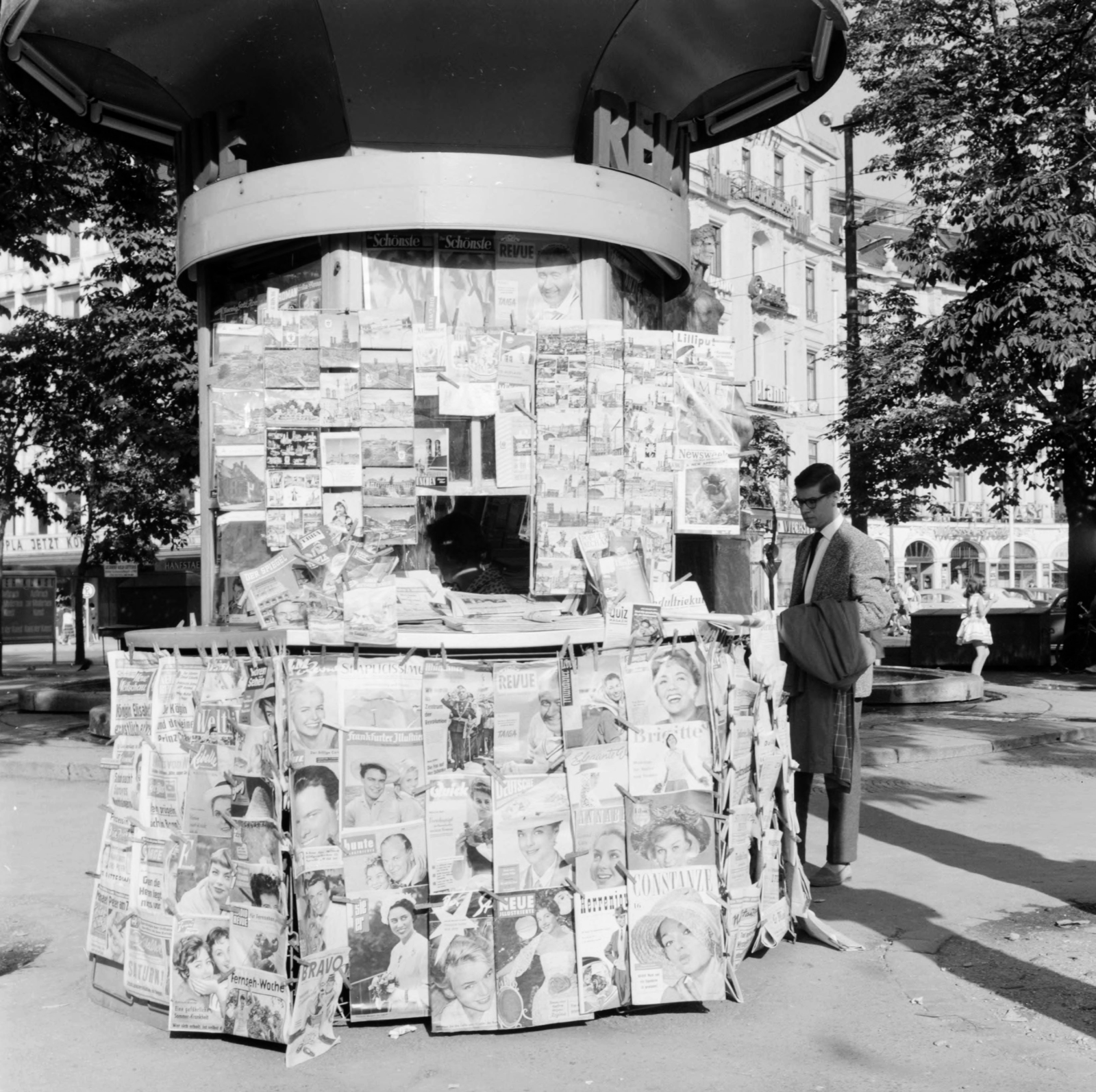 Germany, Munich, Stachus / Karlplatz., 1958, UWM Libraries, newsstand, FRG, photo aspect ratio: square, Fortepan #259334