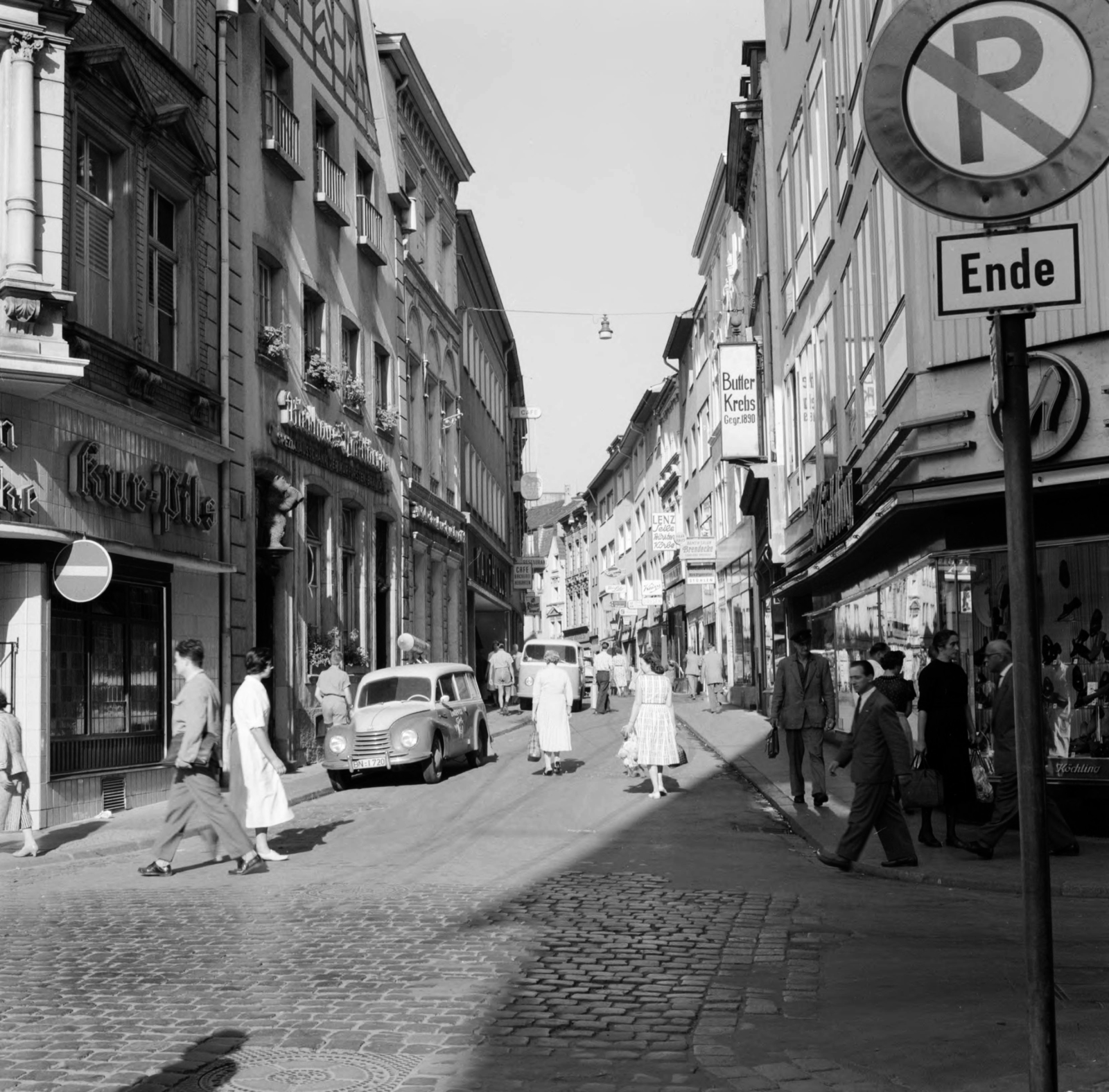 Germany, Bonn, az Acherstraße a Remigiusplatznál, jobbra a Marktbrücke., 1958, UWM Libraries, FRG, photo aspect ratio: square, street view, Fortepan #259353