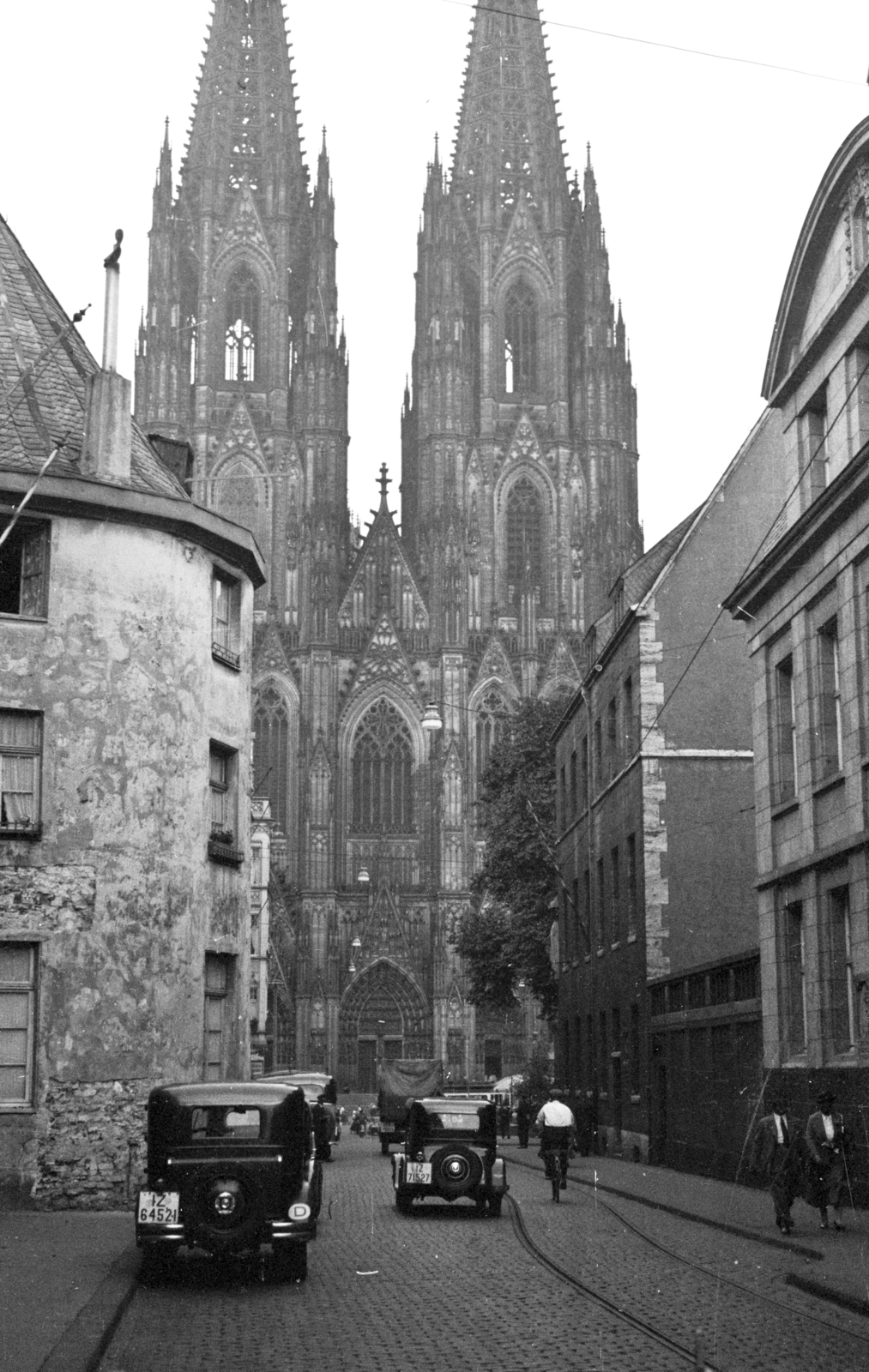 Germany, Köln, Burgmauer, szemben a Dóm., 1934, UWM Libraries, bicycle, Fortepan #259360