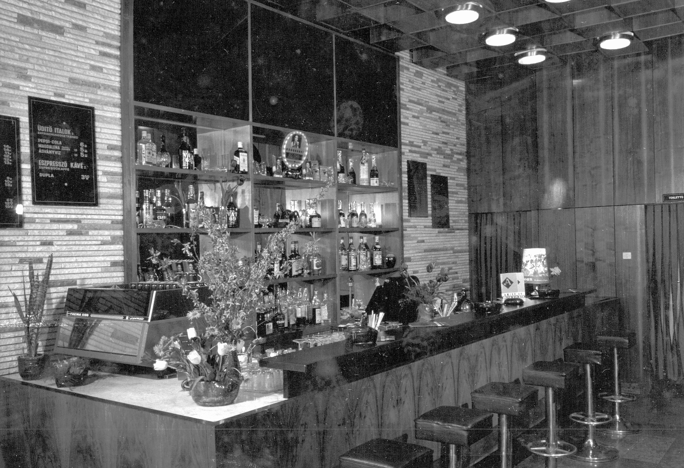 Hungary, Budapest IX., Vámház (Tolbuhin) körút 7. Amigó Drink Bár., 1972, Ferencvárosi Helytörténeti Gyűjtemény, drink, cocktail cabinet, bar, liquor, Budapest, Fortepan #25937