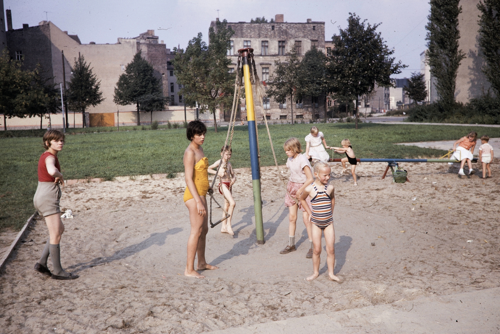 Germany, Berlin, Kelet-Berlin, Monbijouplatz., 1961, UWM Libraries, East-Berlin, GDR, colorful, Fortepan #259380