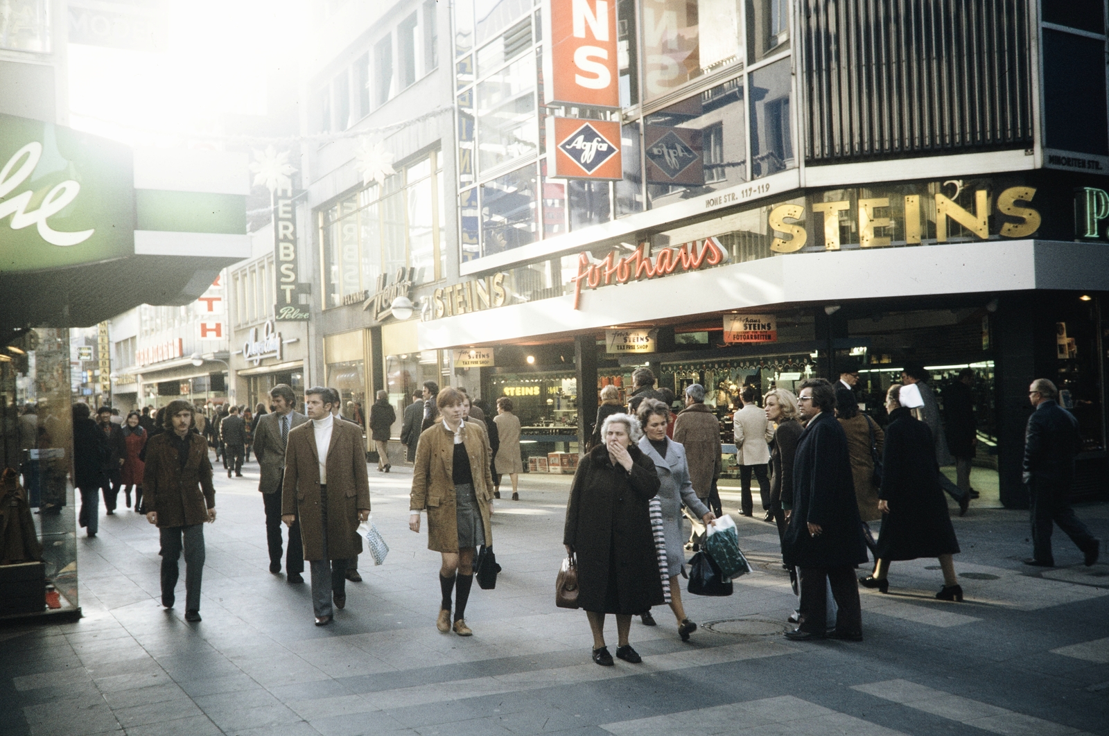 Germany, Köln, Hohe Strasse 117-119., a Steins Fotohaus a Minoritenstrasse felöl., 1972, UWM Libraries, Agfa-brand, FRG, Fortepan #259414