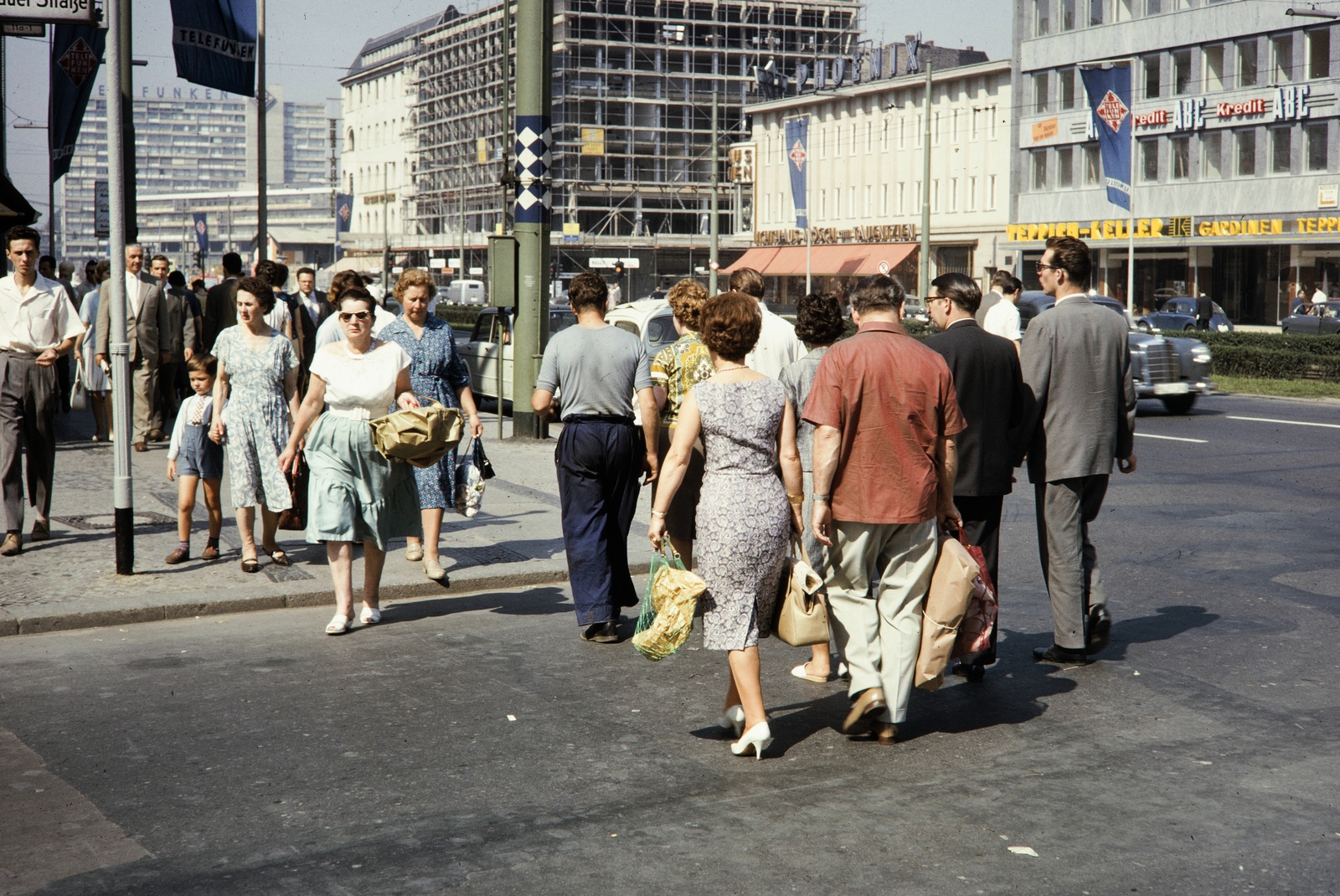 Germany, Berlin, Nyugat-Berlin, a Nürnberger Strasse és a Tauentzienstrasse sarkáról a Breitscheidplatz felé., 1961, UWM Libraries, West Berlin, Fortepan #259419