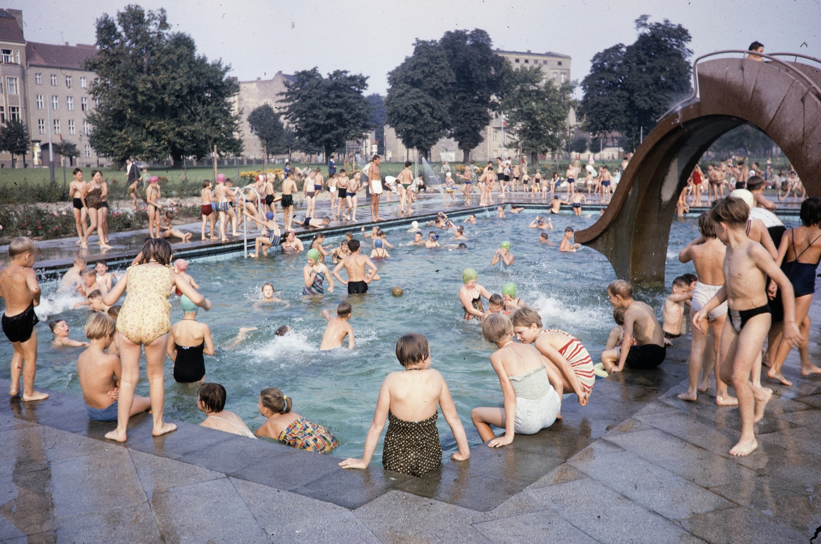 Germany, Berlin, Kelet-Berlin, Monbijou Park, a Kinderbad Monbijou (Monbijou gyermek strandfürdő)., 1961, UWM Libraries, kids, beach, playground slide, East-Berlin, GDR, colorful, Fortepan #259422