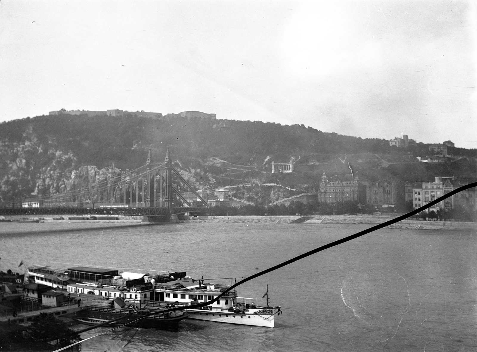 Hungary, Budapest V.,Budapest I., a Gellért-hegy és az Ezsébet híd a pesti oldalról, a pesti oldalról, a Hungária Szállóból nézve., 1913, UWM Libraries, Budapest, Fortepan #259472