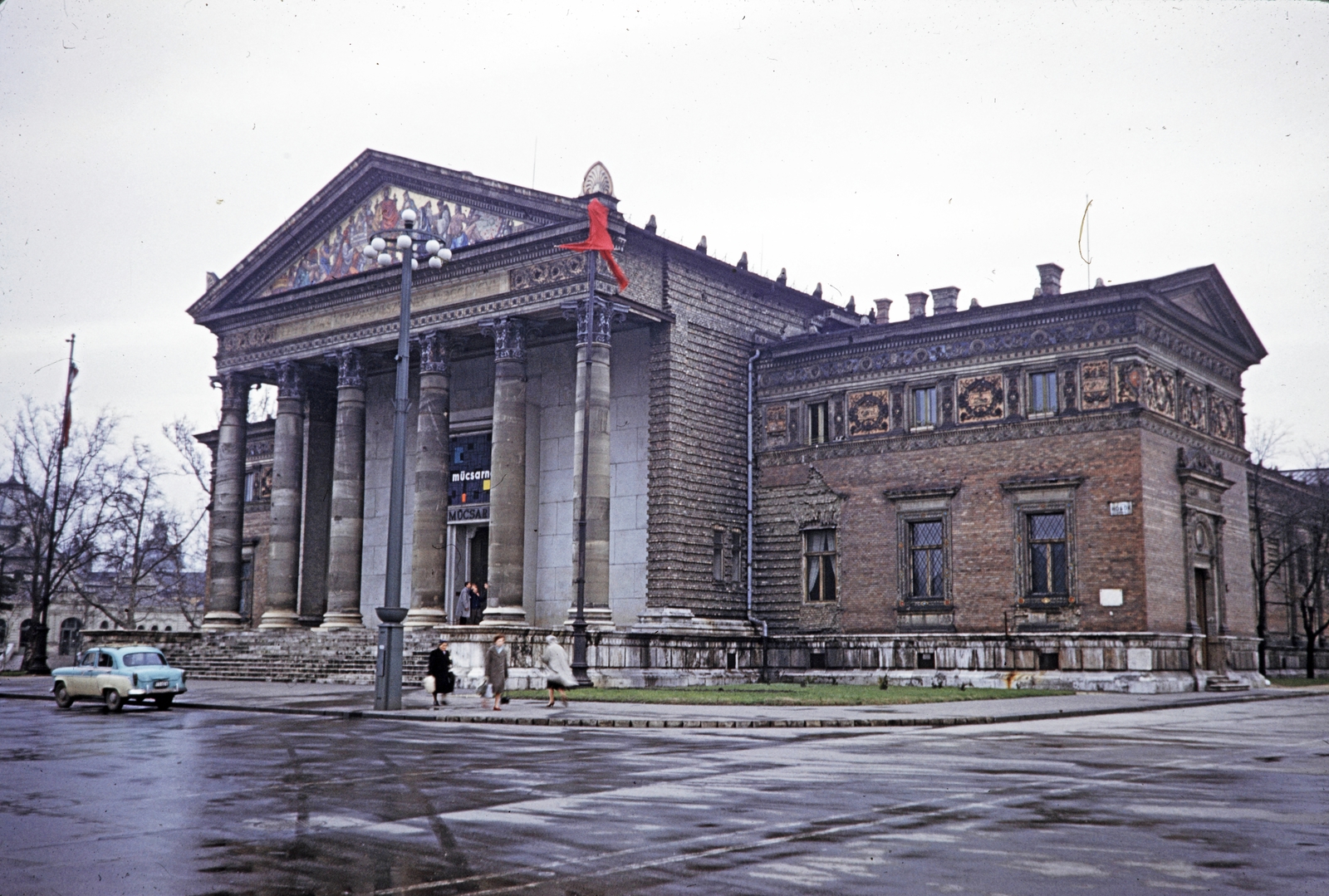 Hungary, Budapest XIV., Hősök tere, Műcsarnok., 1960, UWM Libraries, Budapest, colorful, public building, museum, Fortepan #259513