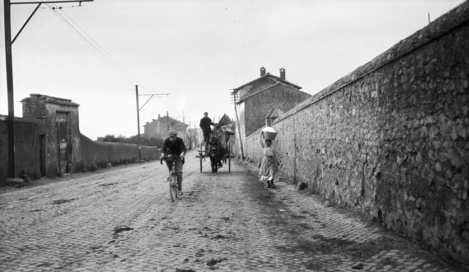 Italy, Rome, Via Appia., 1924, UWM Libraries, bicycle, overhead lift, cart, Fortepan #259582