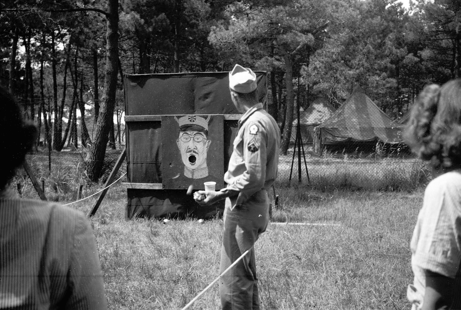 Italy, amerikai katonák a függetlenség napi rendezvényen., 1946, UWM Libraries, tent, Fortepan #259596