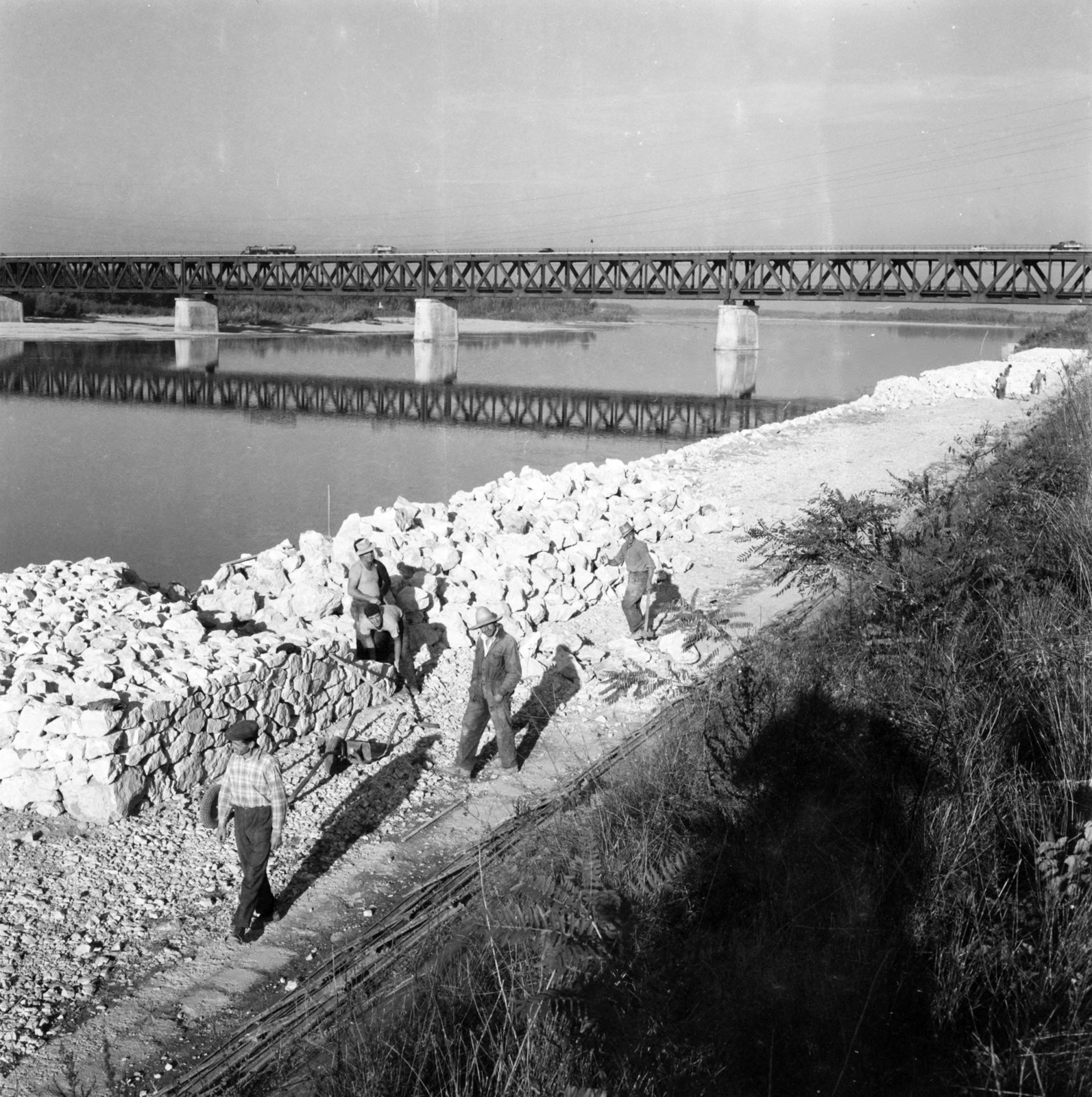 Italy, Ticino folyó, közúti-vasúti híd., 1956, UWM Libraries, construction, freestone, bird's eye view, bridge, photo aspect ratio: square, Fortepan #259612