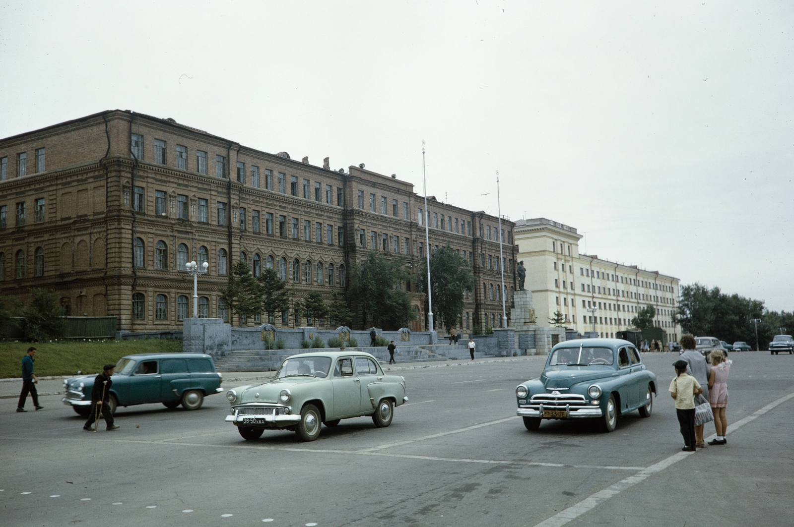 Russia, Habarovsk, Puskin utca, szemben balra az egykori Habarovszki reáliskola épülete., 1964, UWM Libraries, Fortepan #259616