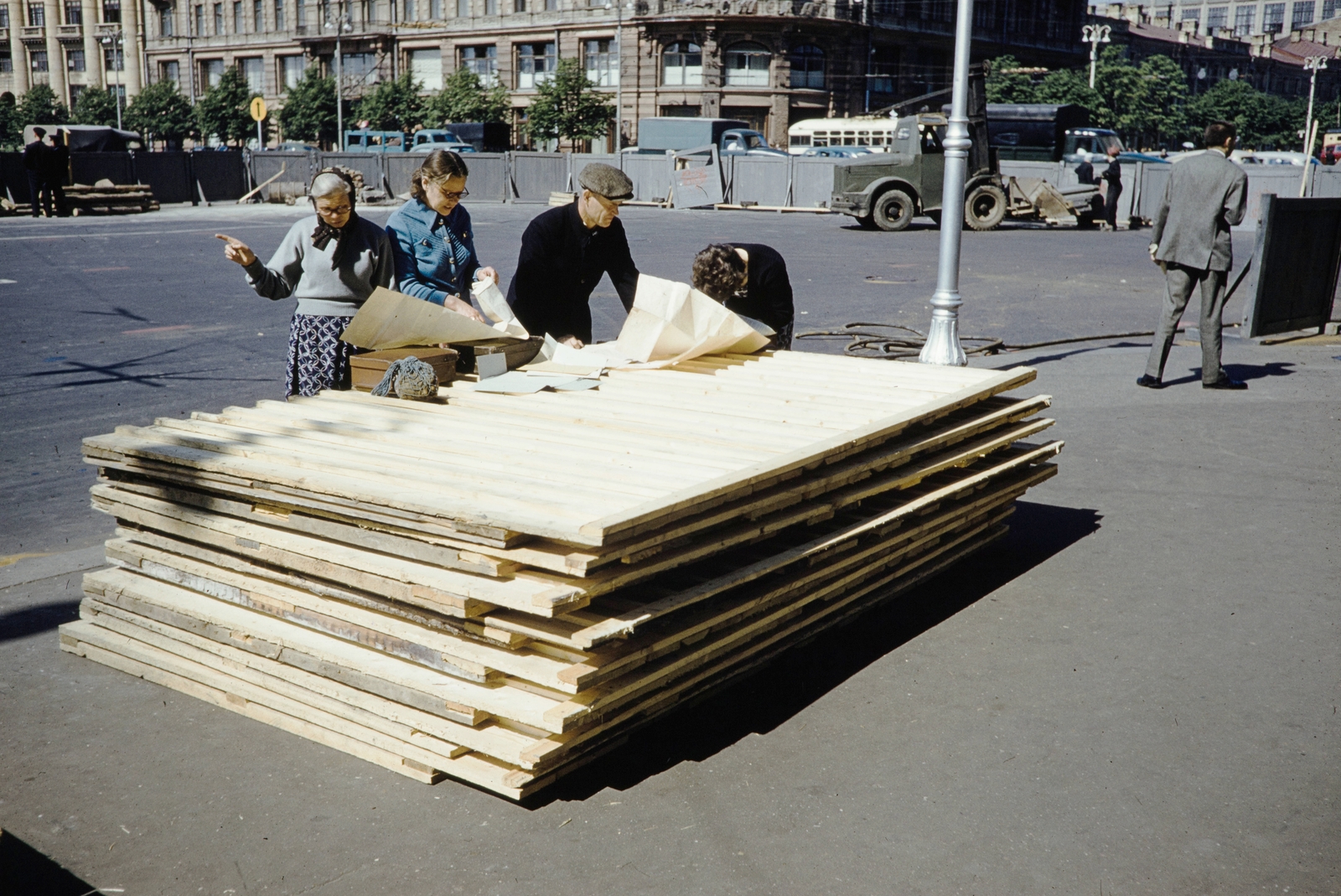 Russia, Moscow, Mohovaja utca (ekkor Marx sugárút) -Tverszkaja (ekkor Gorkij) utca sarok, háttérben a Hotel National., 1959, UWM Libraries, construction, technical drawing, colorful, Fortepan #259731