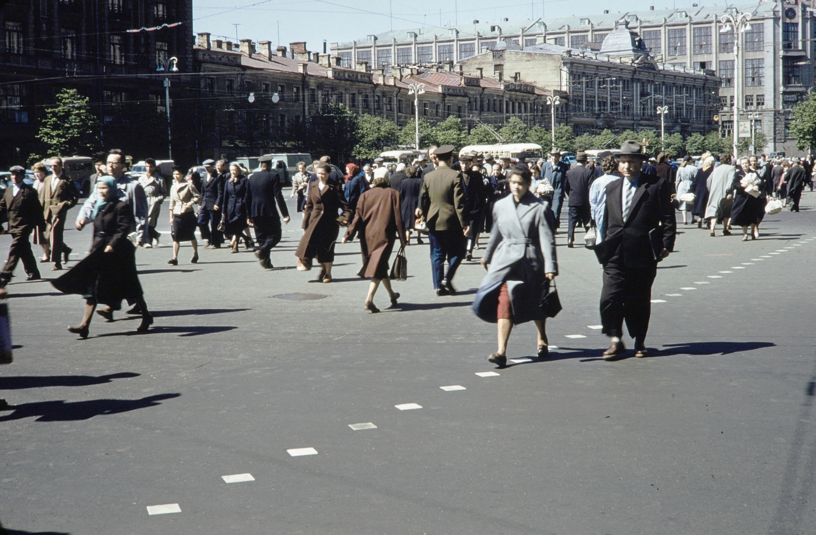 Russia, Moscow, ulica Ohotnij Rjad (proszpekt Marksza), gyalogátkelő a Tverszkaja ulica (ulica Gorkava) felé nézve., 1959, UWM Libraries, crosswalk, colorful, Fortepan #259761