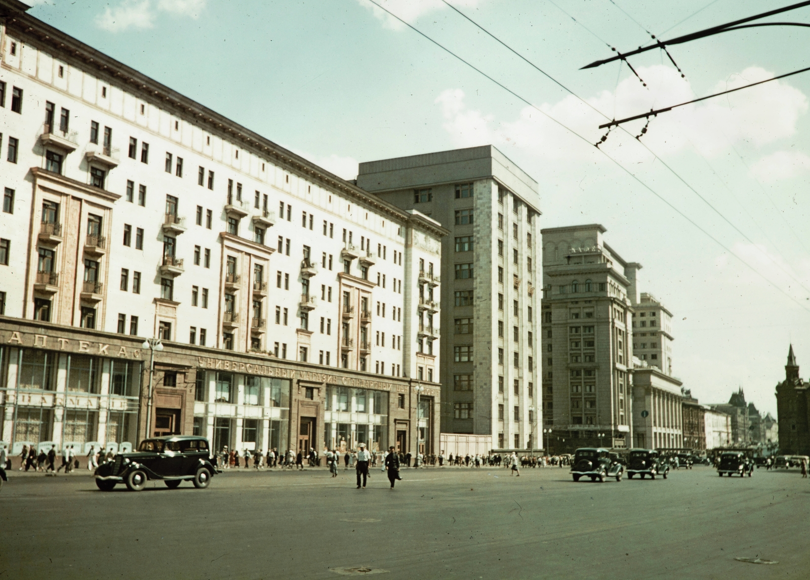 Russia, Moscow, Tverszkaja (ekkor Gorkij) utca, jobbra a Vörös tér., 1959, UWM Libraries, colorful, Fortepan #259778