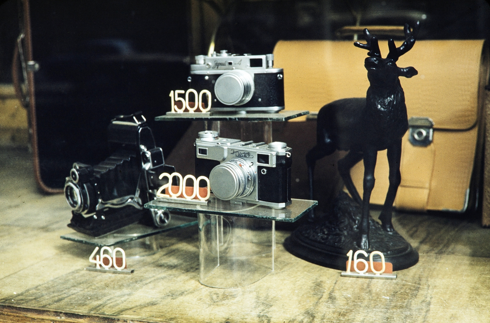 Russia, Moscow, fényképezőgépek egy bolt választékában., 1959, UWM Libraries, camera, price tag, Show window, photo equipment, colorful, Fortepan #259817