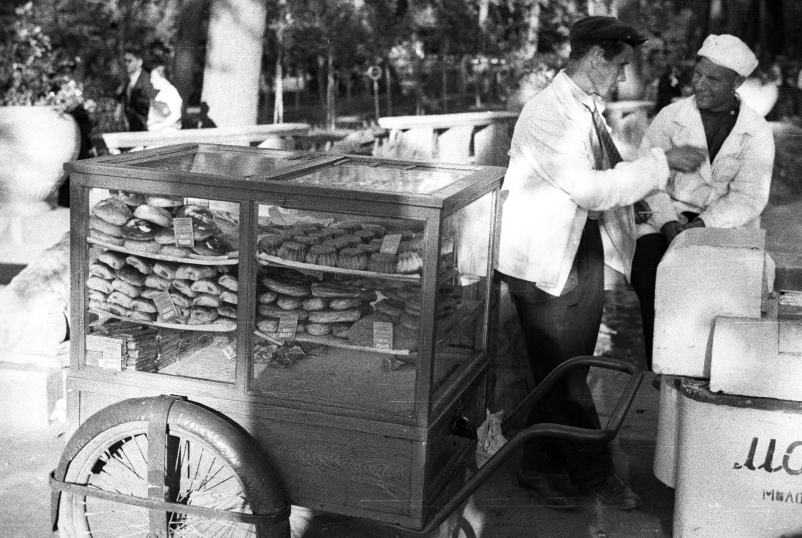 Russia, Moscow, Gorkij-park., 1939, UWM Libraries, handbarrow, Fortepan #259940