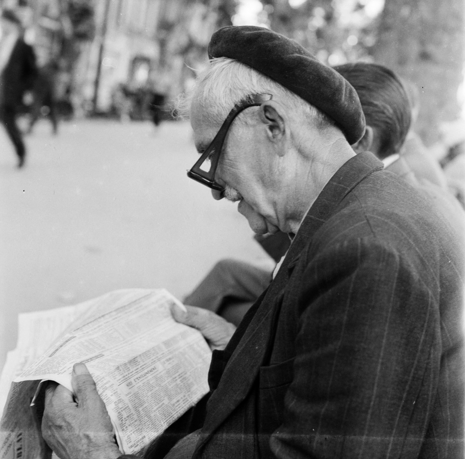 France, Marseille, 1958, UWM Libraries, photo aspect ratio: square, newspaper, reading, glasses, old person, Fortepan #259977