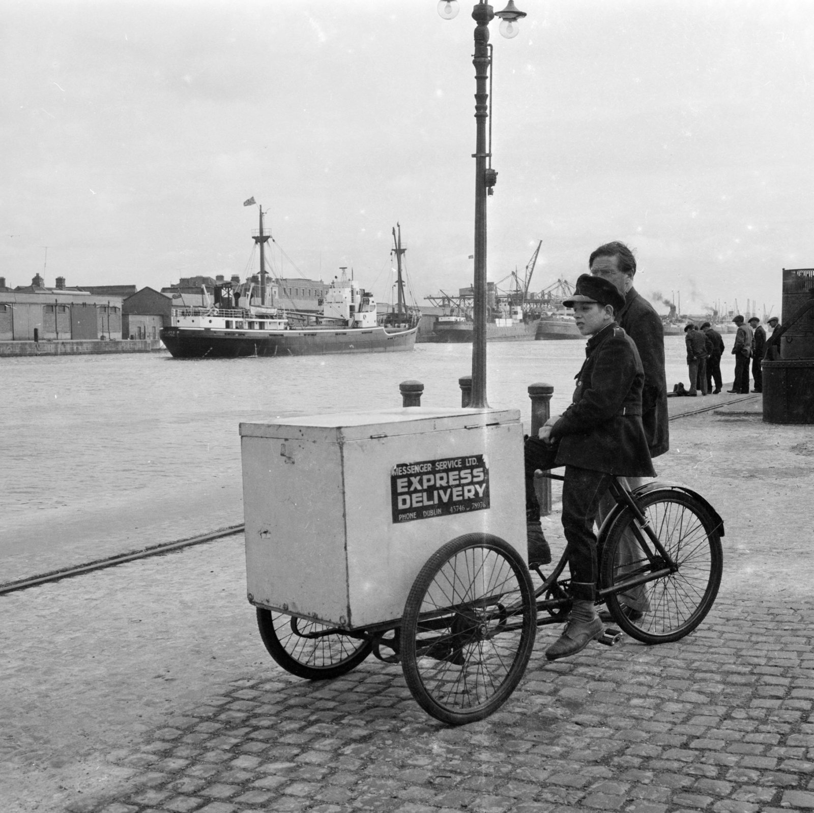 Sir John Rogerson's Quay., 1956, UWM Libraries, port, tricycle, cobblestones, courier, photo aspect ratio: square, Fortepan #259987