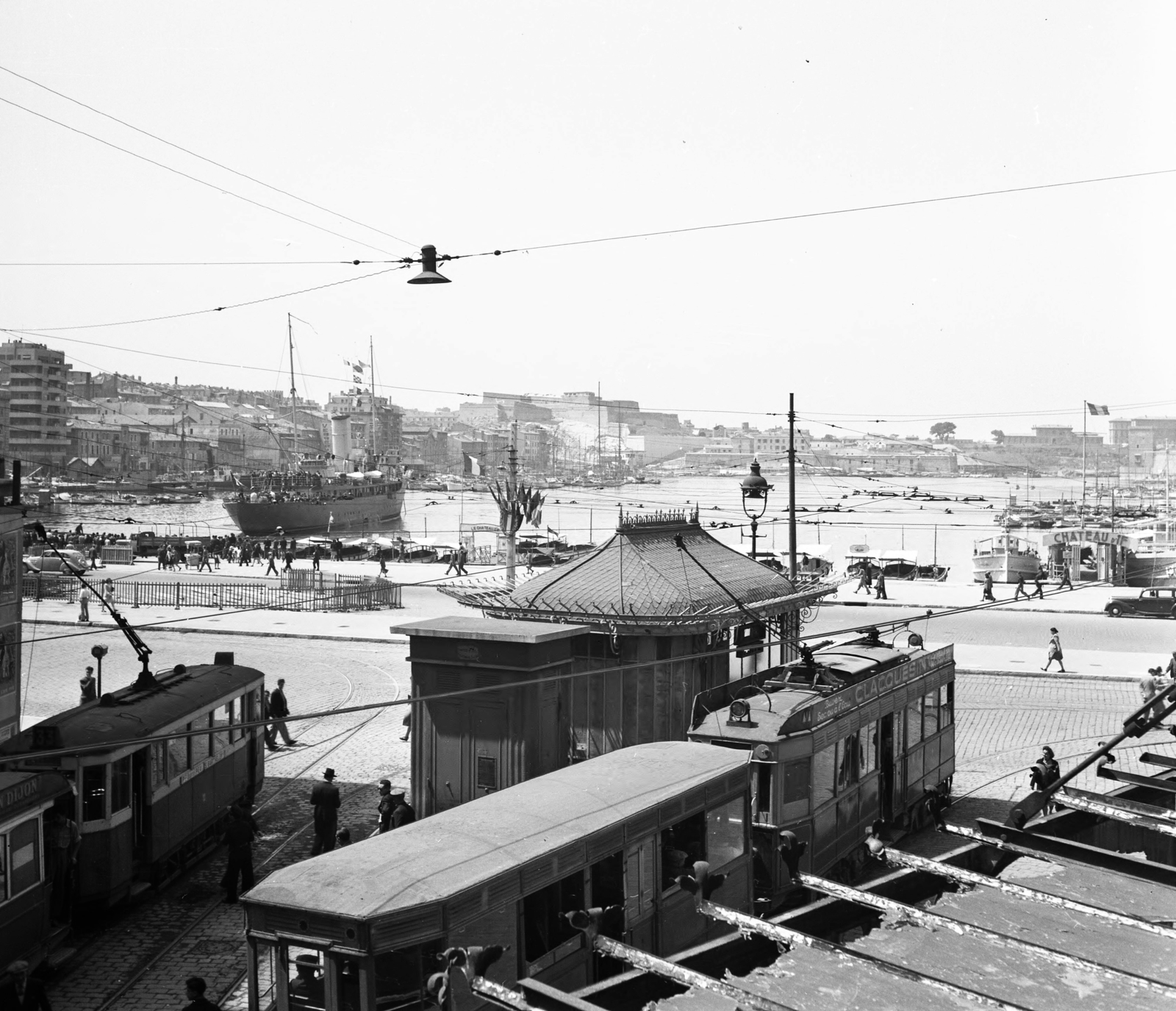 France, Marseille, régi kikötő (Vieux-Port de Marseille), a túlparton a Saint-Nicolas-erőd., 1958, UWM Libraries, photo aspect ratio: square, tram, picture, Fortepan #260023