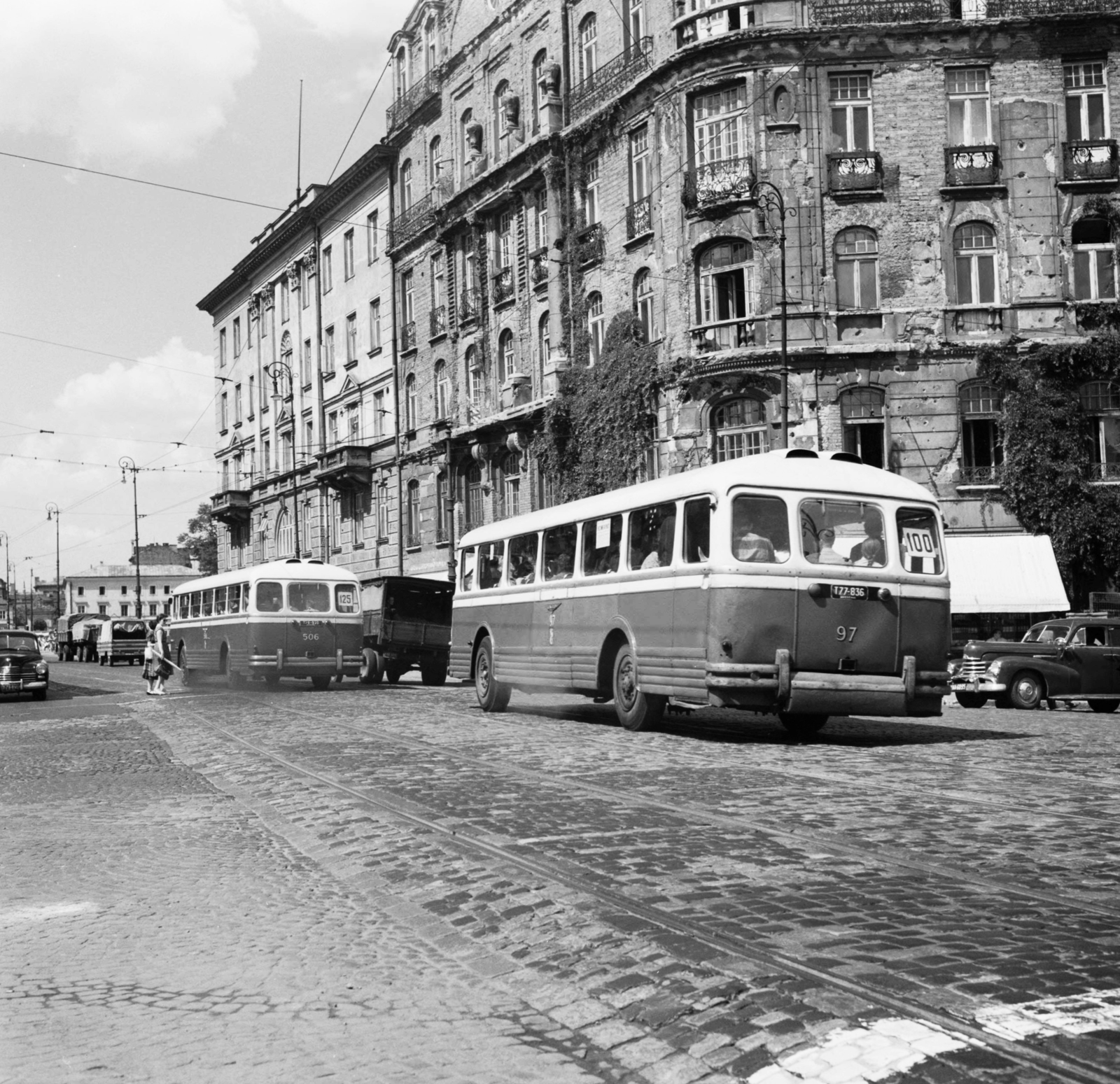 Poland, Warsaw, Három kereszt tér (Plac Trzech Krzyży), balra az ulica Nowy Świat, jobbra az ulica Książęca., 1959, UWM Libraries, bus, Fortepan #260072