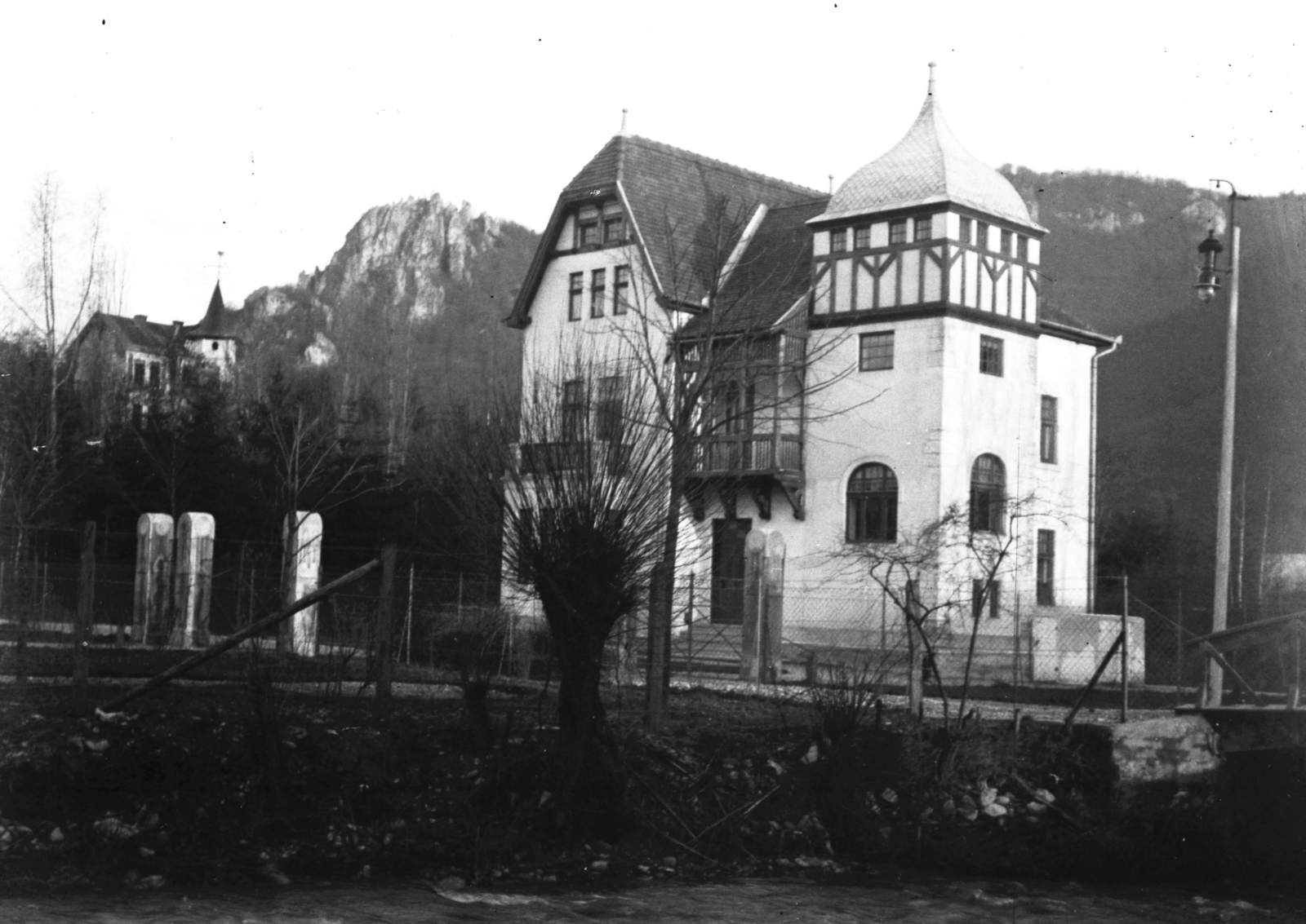 Slovakia, Rajecké Teplice, Ľudovíta Štúra 82., Grün-villa (később Hotel Encián)., 1922, Fortepan, bridge, mountain, lamp post, German Timber Framing, rock, stream, Fortepan #2601