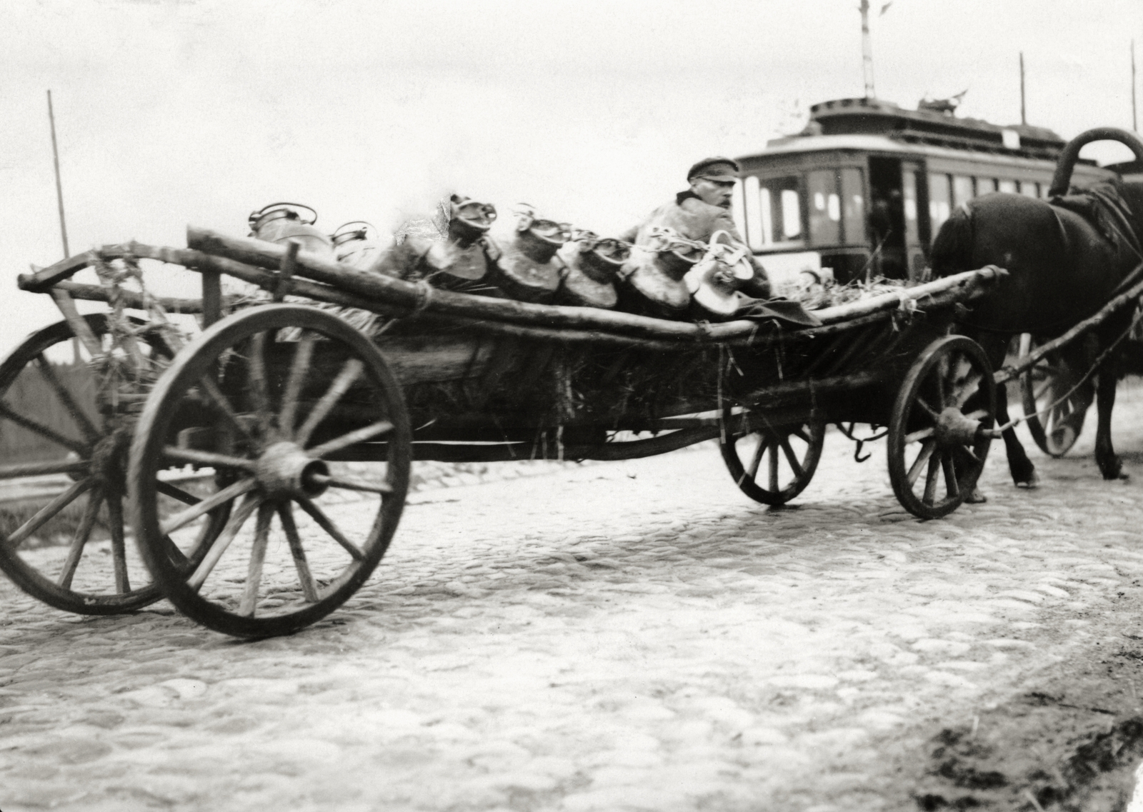 Poland, Warsaw, Witolin (egykor önálló, ma a város része), tejeskocsi., 1934, UWM Libraries, milk industry, tram, chariot, milk can, Fortepan #260140