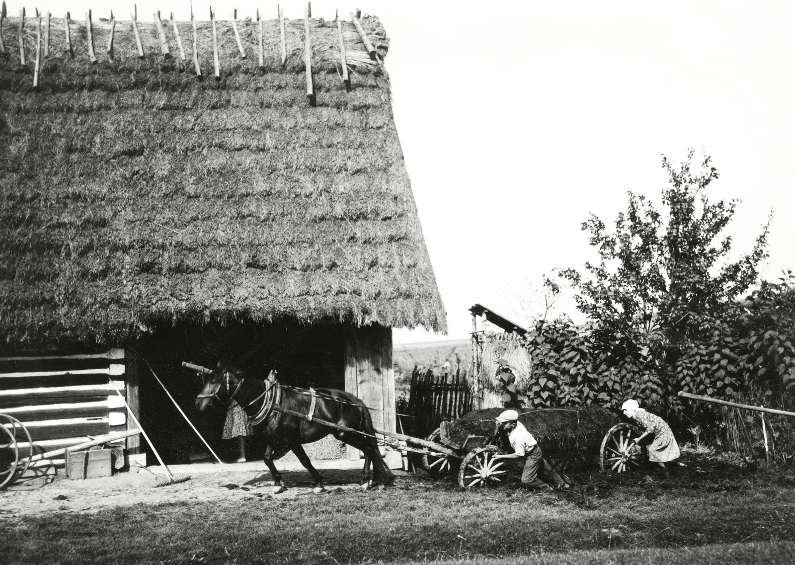 Poland, a felvétel Krosno-tól keletre kb. 15 km-re készült, útközben Przemyśl felé., 1934, UWM Libraries, Fortepan #260154