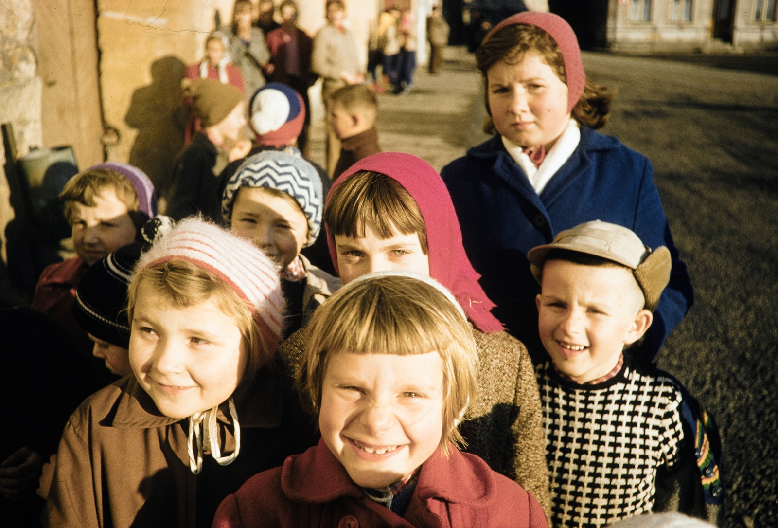 Poland, 1960, UWM Libraries, colorful, kids, Fortepan #260185