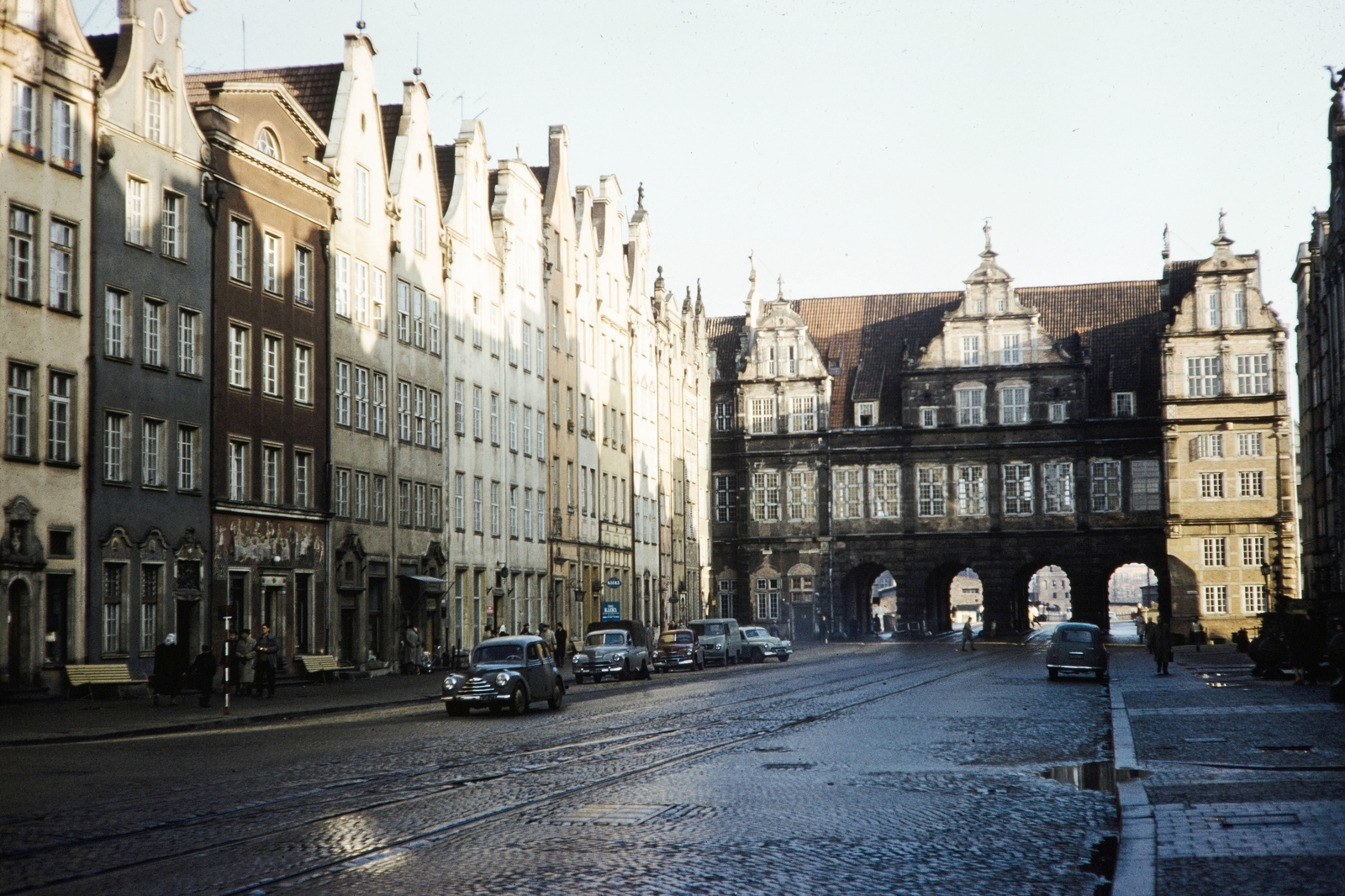 Lengyelország, Gdańsk, Hosszú Piac (Dlugi Targ), Zöld Kapu (Brama Zielona)., 1960, UWM Libraries, Harrison Forman, színes, utcakép, Fortepan #260256