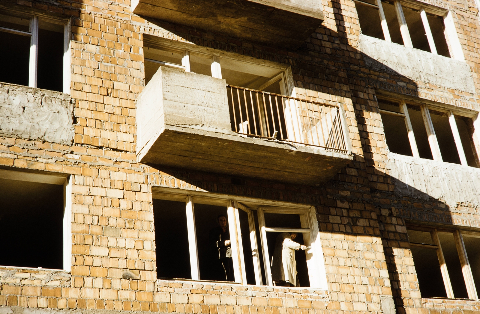 Lengyelország, Varsó, ulica Krucza 41-43., 1960, UWM Libraries, Harrison Forman, színes, erkély, Fortepan #260270