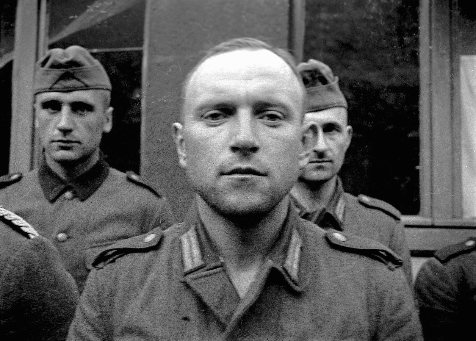 Lengyelország, Varsó, ulica&nbsp;Nowolipie 72., baptista templom, német hadifoglyok. A felvétel 1939. szeptember elején készült., 1939, UWM Libraries, Harrison Forman, hadifogoly, német katona, Fortepan #260347