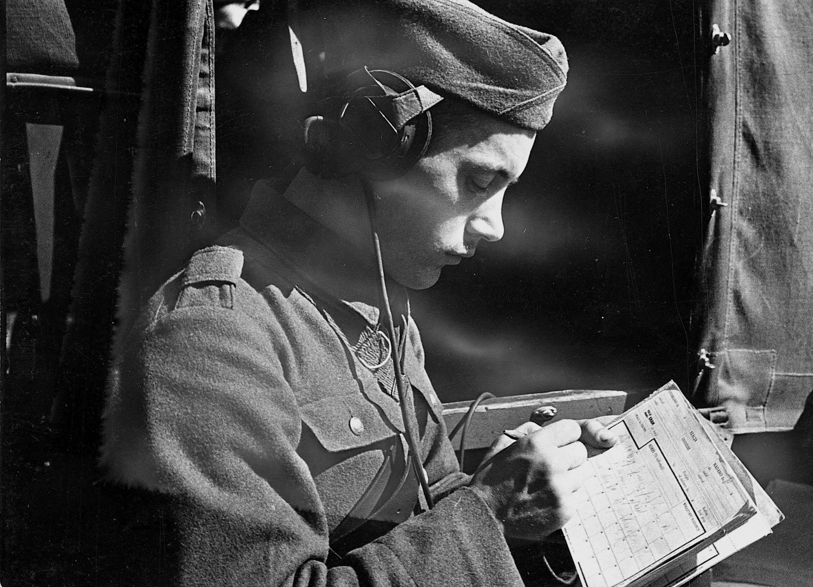 Poland, lengyel híradó katona 1939. szeptemberében., 1939, UWM Libraries, Polish soldier, pencil, telegraphist, telegraph, headset, Fortepan #260421