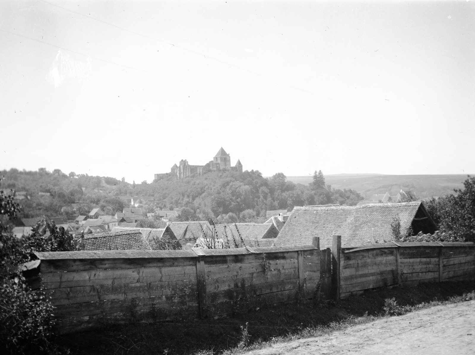 Romania,Transylvania, a dombon a távolban a Szelindeki Parasztvár látható., 1930, UWM Libraries, Fortepan #260451
